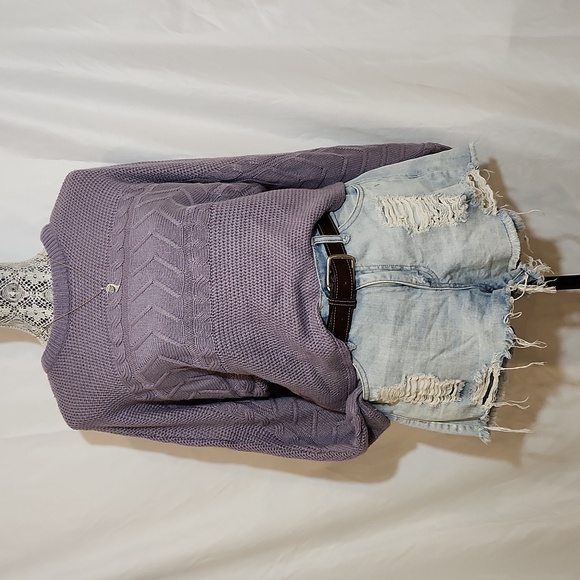 Derek Heart Batwing Sweater - Picture 2 of 9